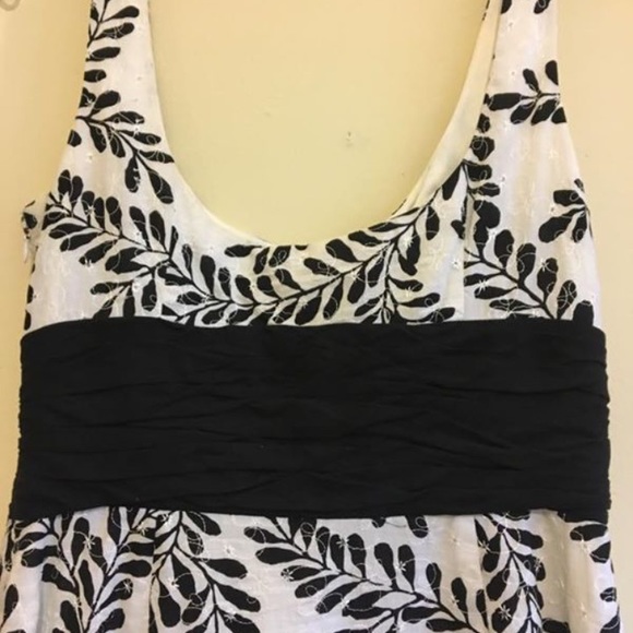 Black and white floral dress - Picture 2 of 6